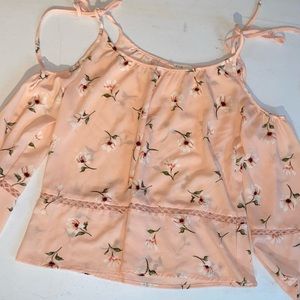 Cute floral blouse flowy & flare shoulder cut outs
